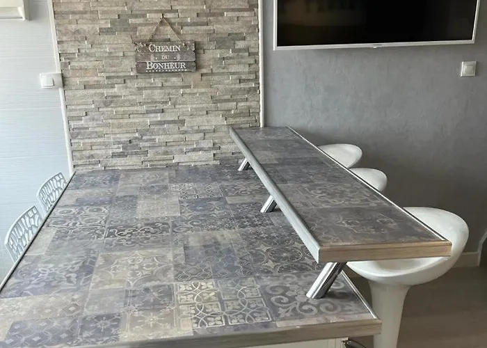 Duplex 2 Proche Golf, Richelieu Et Ile Des Loisirs Dans Quartier Calme Saint Martin *