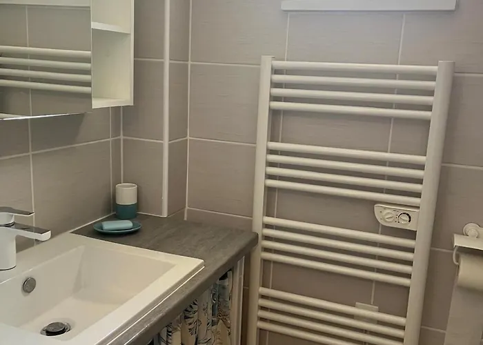 Διαμέρισμα Duplex 2 Proche Golf, Richelieu Et Ile Des Loisirs Dans Quartier Calme Saint Martin